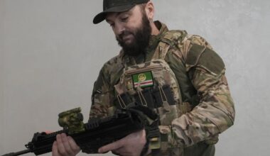 Adam eskorterades till Ukraina av svenskar