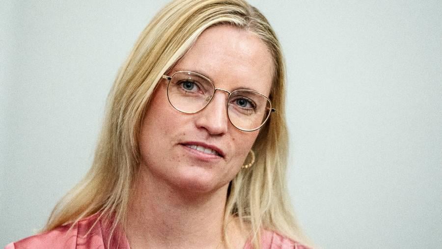 Champagne og gourmet: Topministers luksus-flyvetur kostede 94.183 kroner