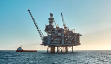 Iran’s IOOC signs two agreements for offshore drilling rigs