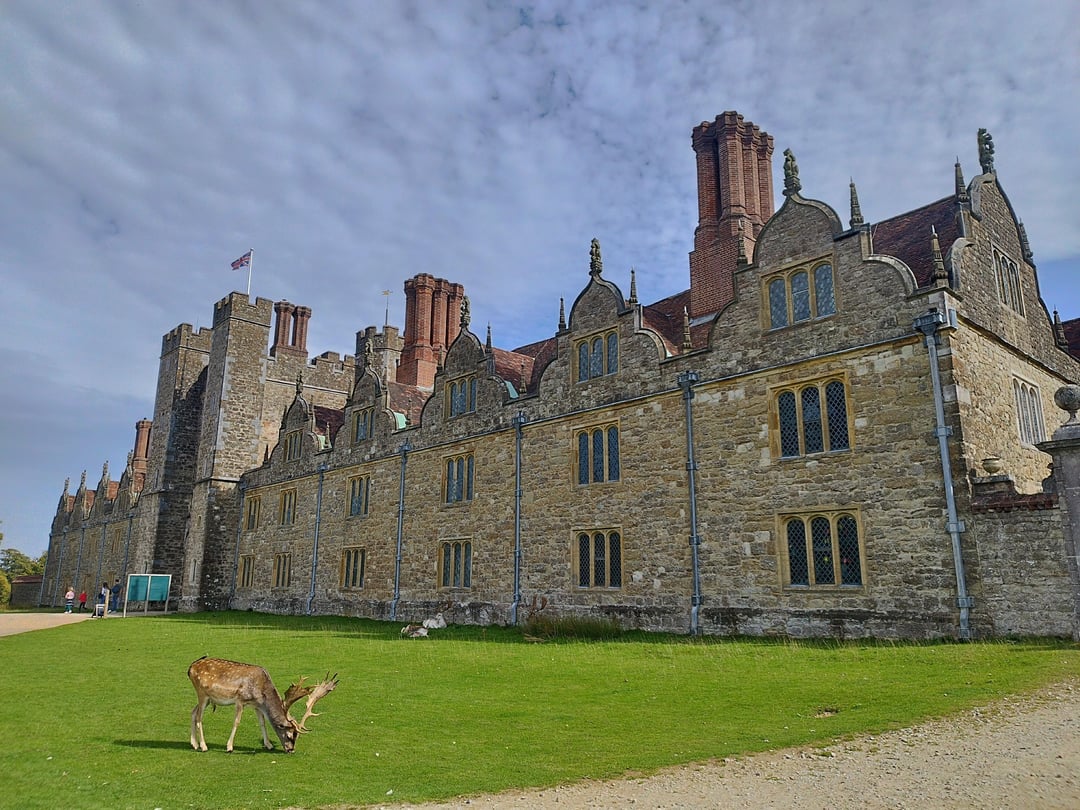 Are British ppl the worst whiners online? Always complaining their country is a sh*thole and moving to UAE when England literally looks like this, or is it because they just don't want to pay taxes?