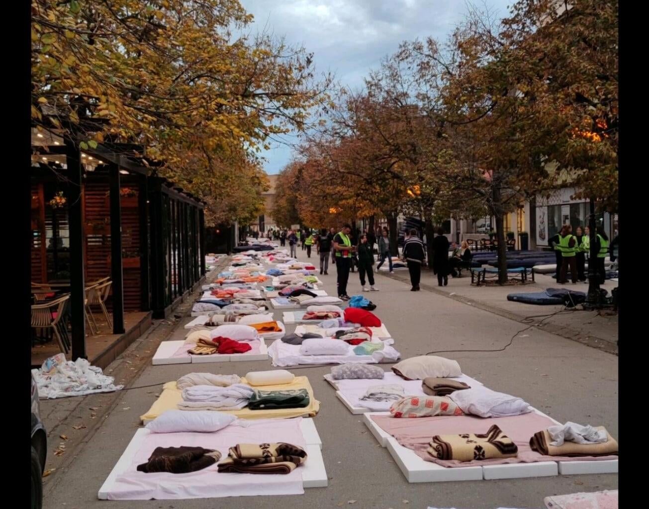 The mayor of the town of Inđija has forbidden schools to welcome the Serbian marching students, so tonight they will sleep on the streets of Inđija.
