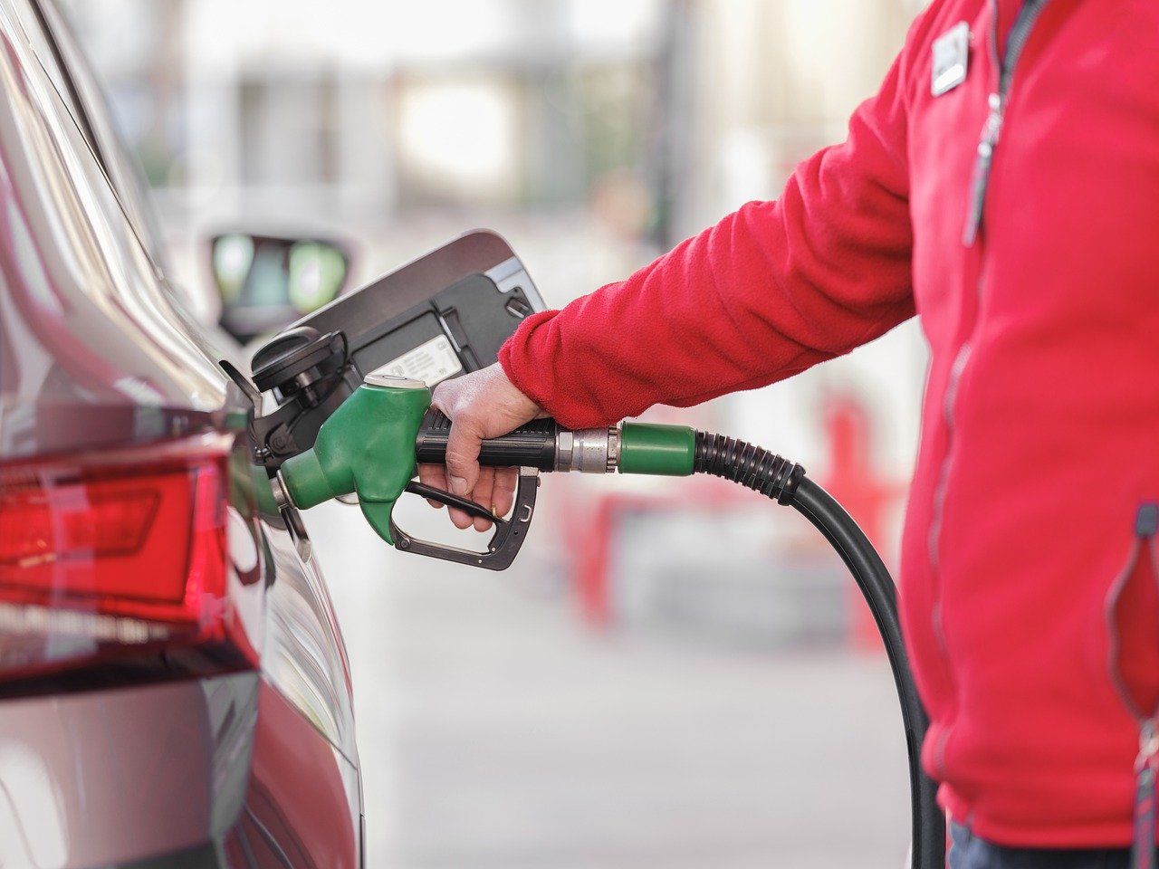 Crude Prices Extend Slide on Oversupply and Energy Demand Concerns
