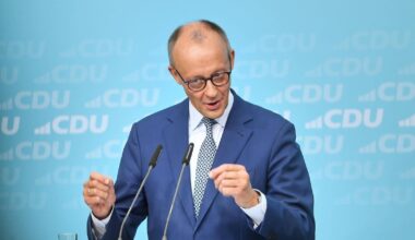 DerPostillion: Ziel vier Jahre vor dem Zeitplan erreicht: AfD stellt den Bundeskanzler