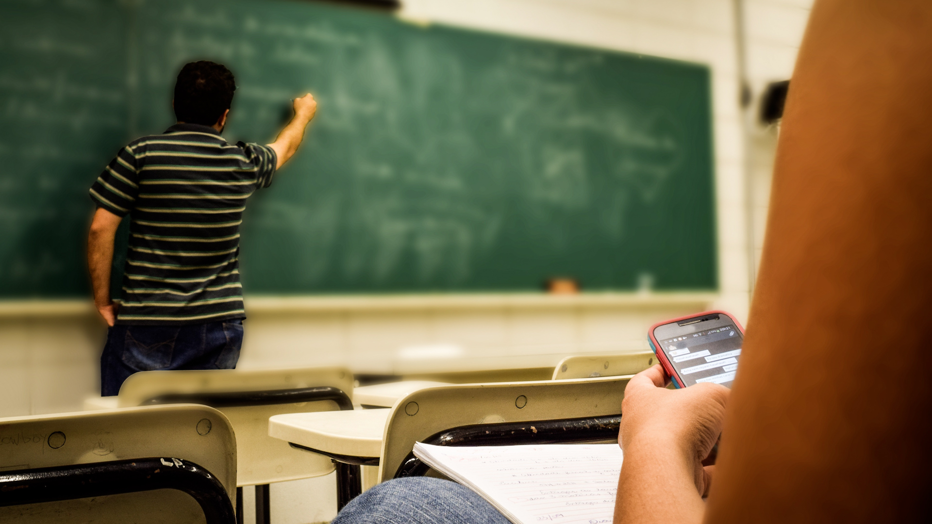 Click to play video: 'Can AI replace your job? Here’s what experts say'