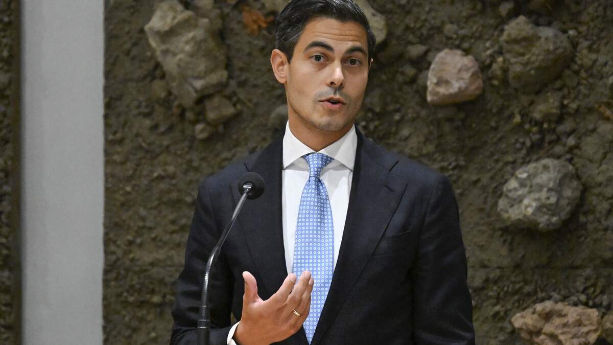 Rob Jetten (D66) zit met zijn partij in de lift.