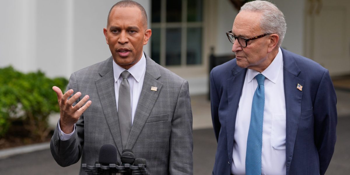During a White House meeting, Hakeem Jeffries spotted a 'Trump 2028' hat and asked JD Vance 'Hey, bro, you got a problem with this?'