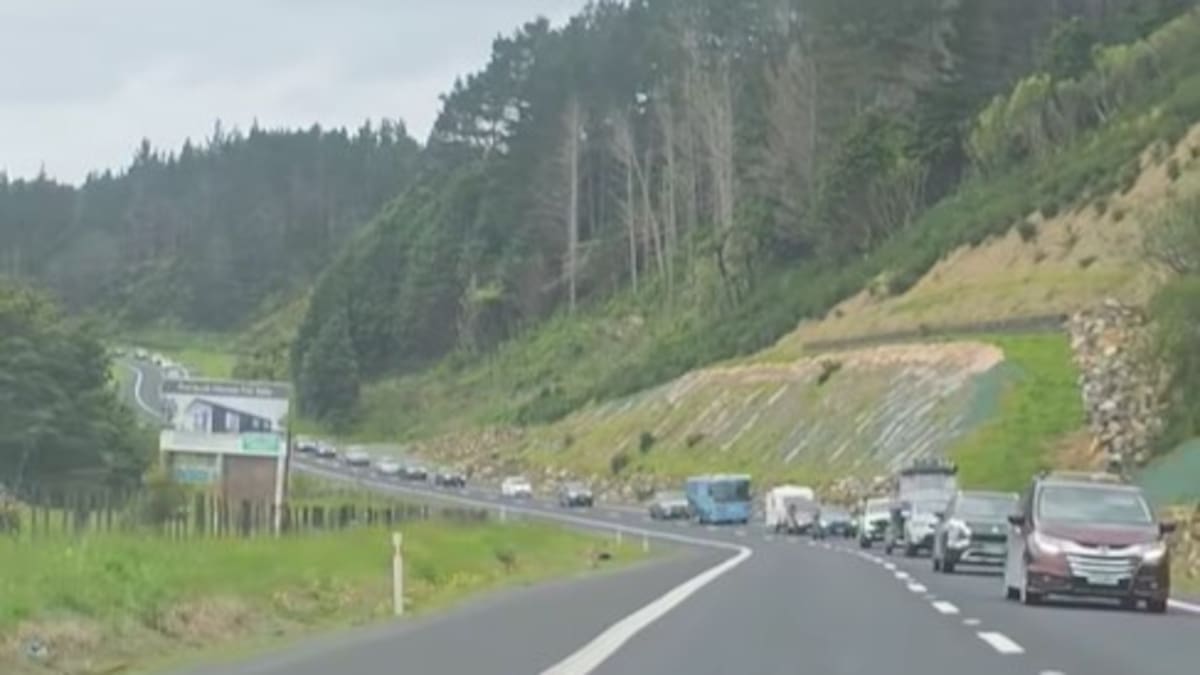 Labour Weekend road toll at two, police urge holidaymakers to drive home carefully