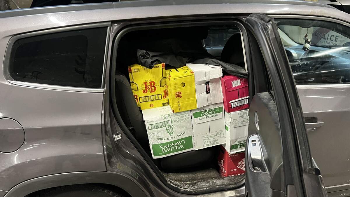 The two alcohol smugglers did not have a valid driving licence.