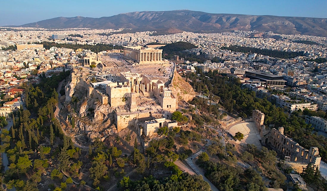 Greece Ranks Last in EU for Service Exports Outside the Union with 3.3% Share