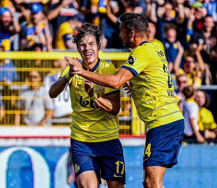 Football - Championnat de Belgique - Le classement - Le Club Bruges remporte le match au sommet - Sports Infos - Ski