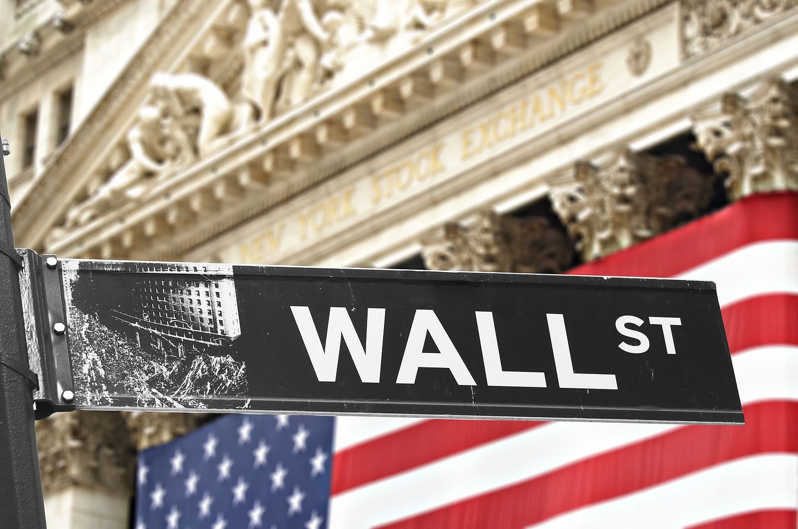 Wall Street Holds Steady Amid Shutdown Fears