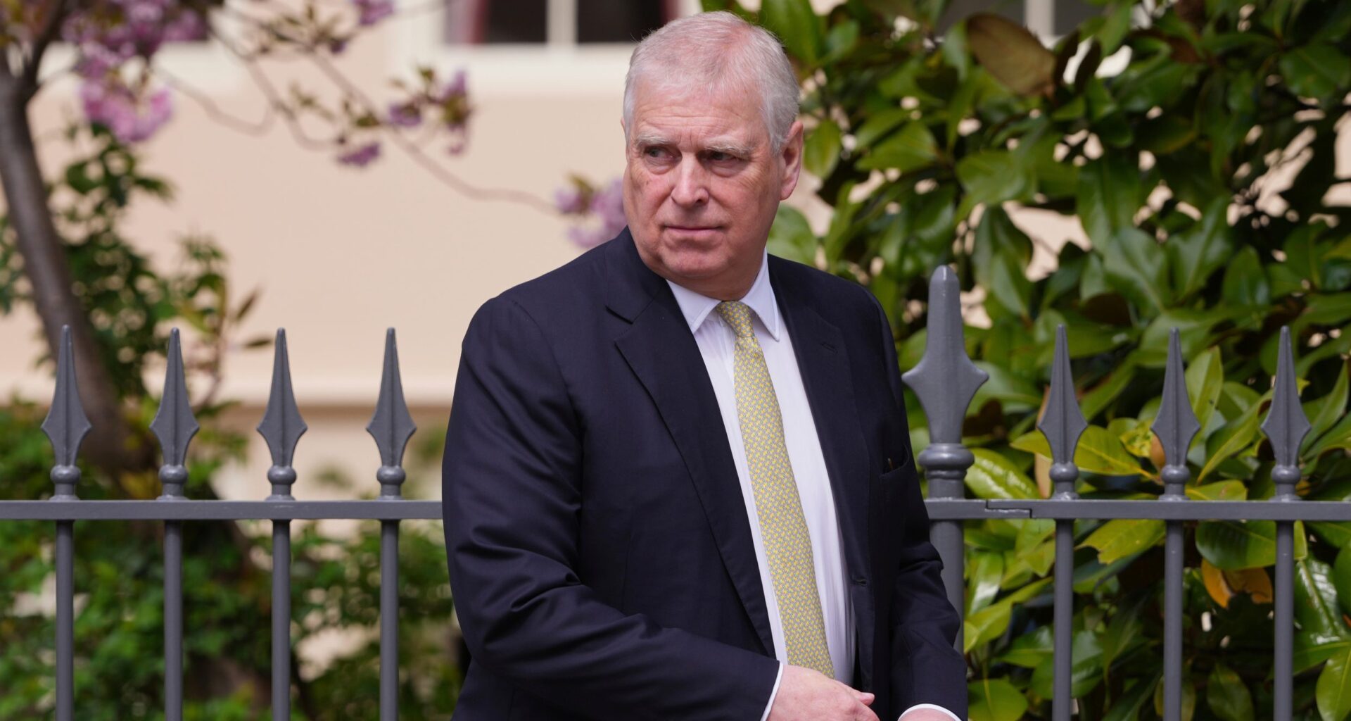 Princ Andrew sa vzdáva titulov vrátane vojvodu z Yorku