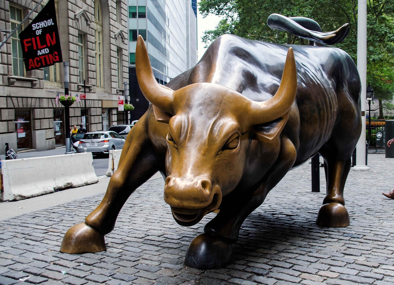 Stocks Rally as Weak US Jobs News Reinforces Fed Rate Cut Hopes