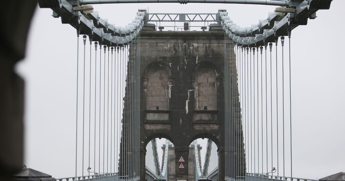 Key Welsh bridge closes indefinitely as minister 'deeply sorry'