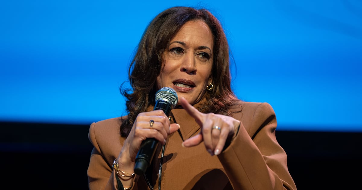 Kamala Harris labels Trump administration as crazy in Hollywood summit – Deseret News
