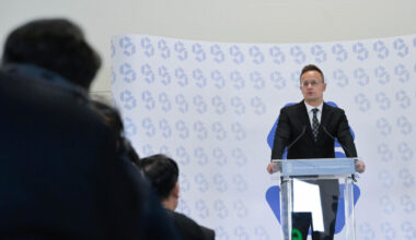 Szijjártó Péter: Magyarország továbbra is készen áll helyszínt adni a csúcsértekezletnek