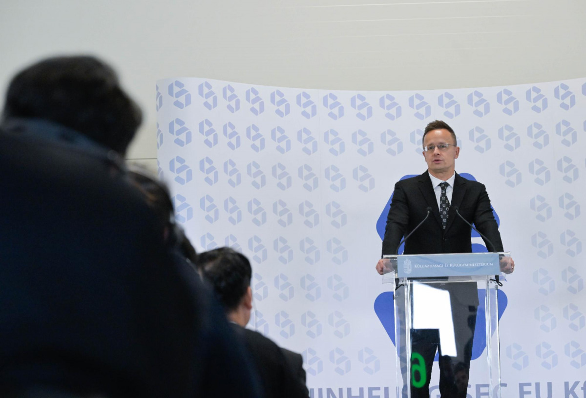 Szijjártó Péter: Magyarország továbbra is készen áll helyszínt adni a csúcsértekezletnek