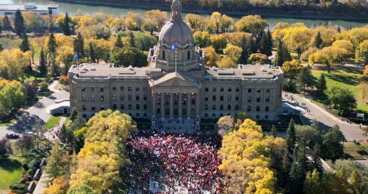 Alberta uses Charter’s notwithstanding clause to order striking teachers back to work
