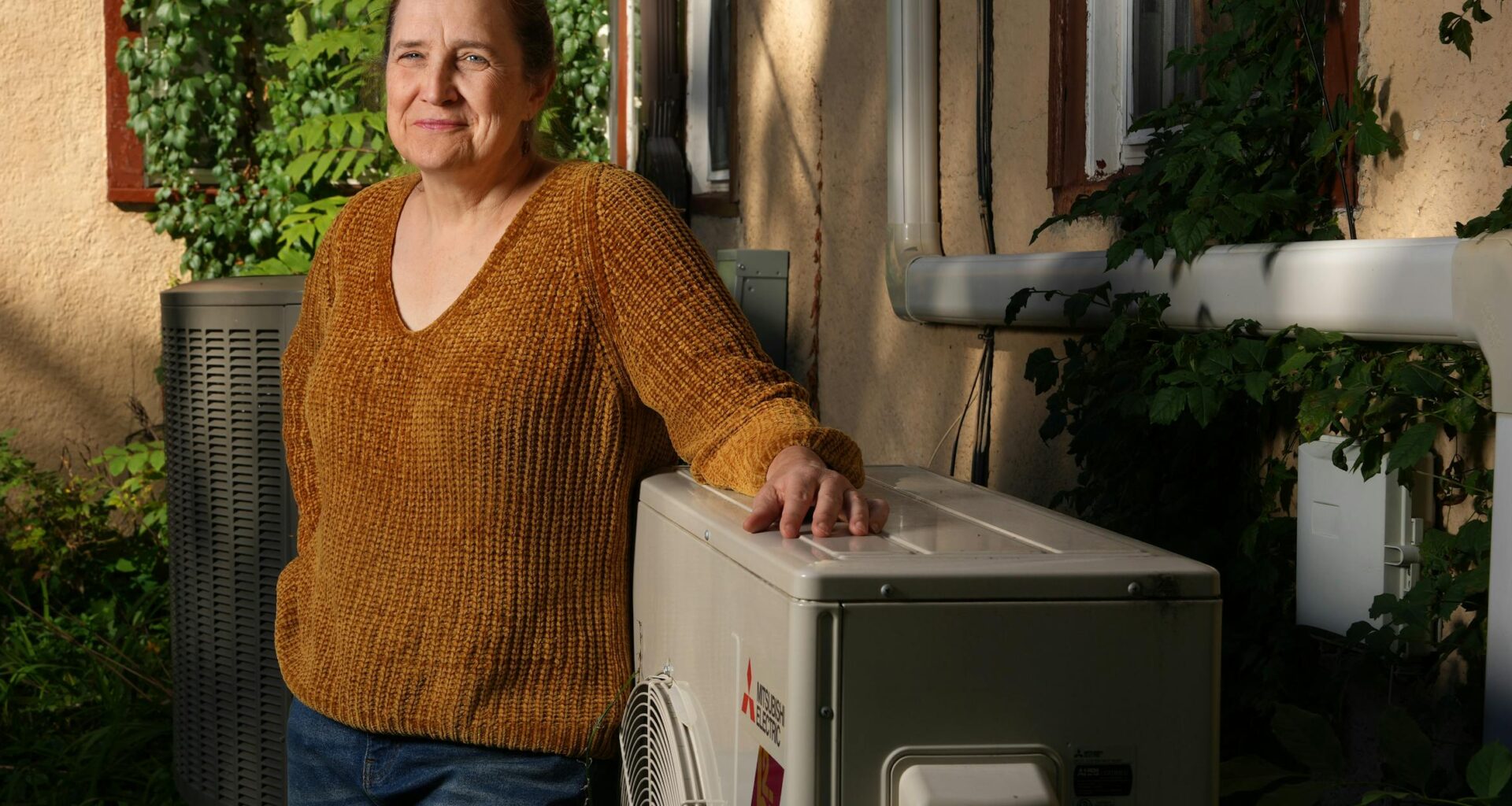 Minneapolis woman persuades neighbors to cut carbon emissions