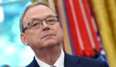 "Clever and generous" farm bailout coming, Hassett says