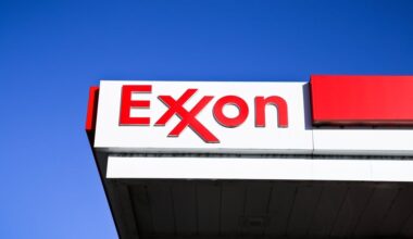 Exxon Mobil Anticipates Crude Price Impact To Boost Earnings - Exxon Mobil (NYSE:XOM)
