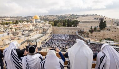 At 'priestly blessing' in Jerusalem, prayers, hope and 'mixed feelings' over hostage deal