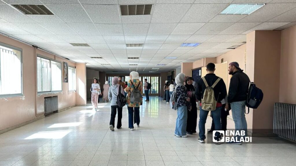 Students in the dean’s building at the Faculty of Arts and Humanities, Damascus University, October 12, 2025 (Enab Baladi/Ahmed al-Hammoud)