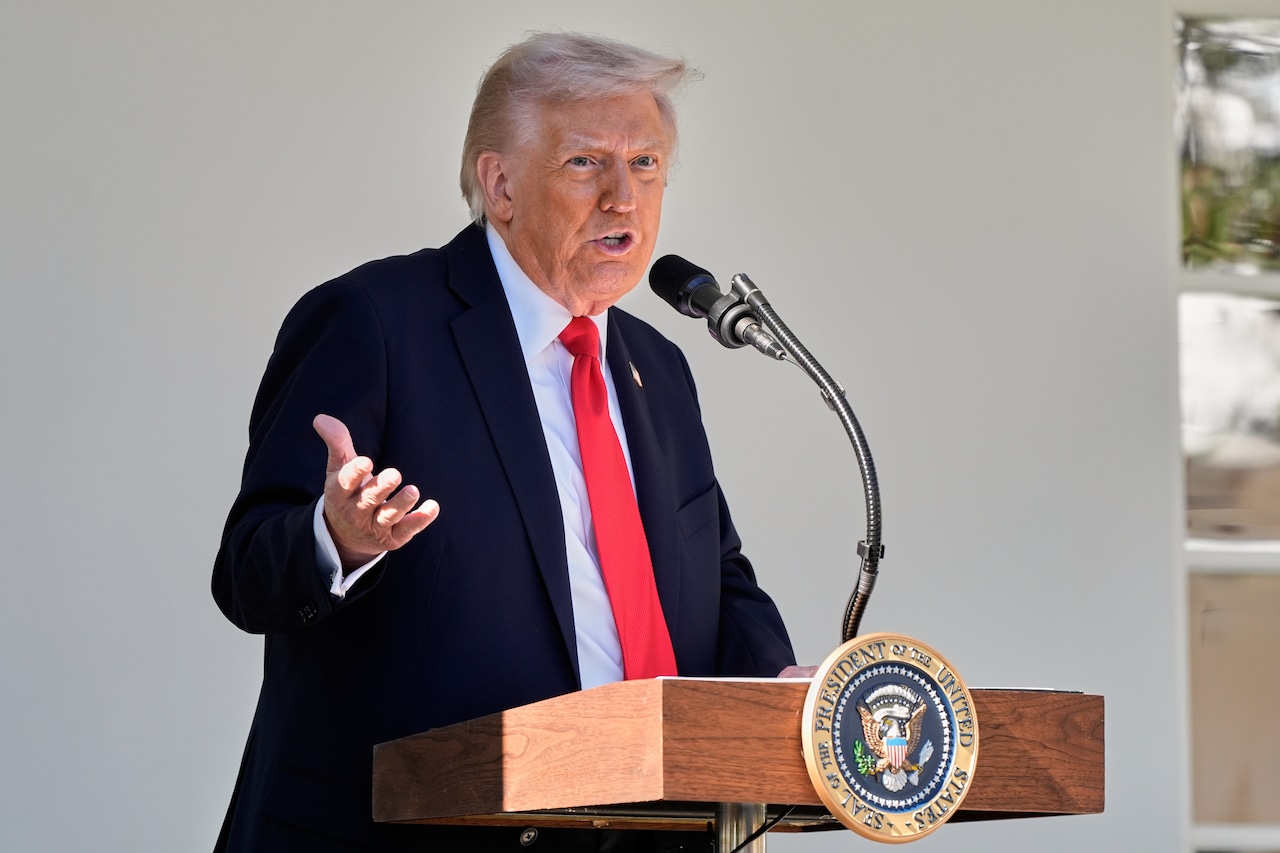 GOP senator cozies up to Trump-hated congressman following White House snub