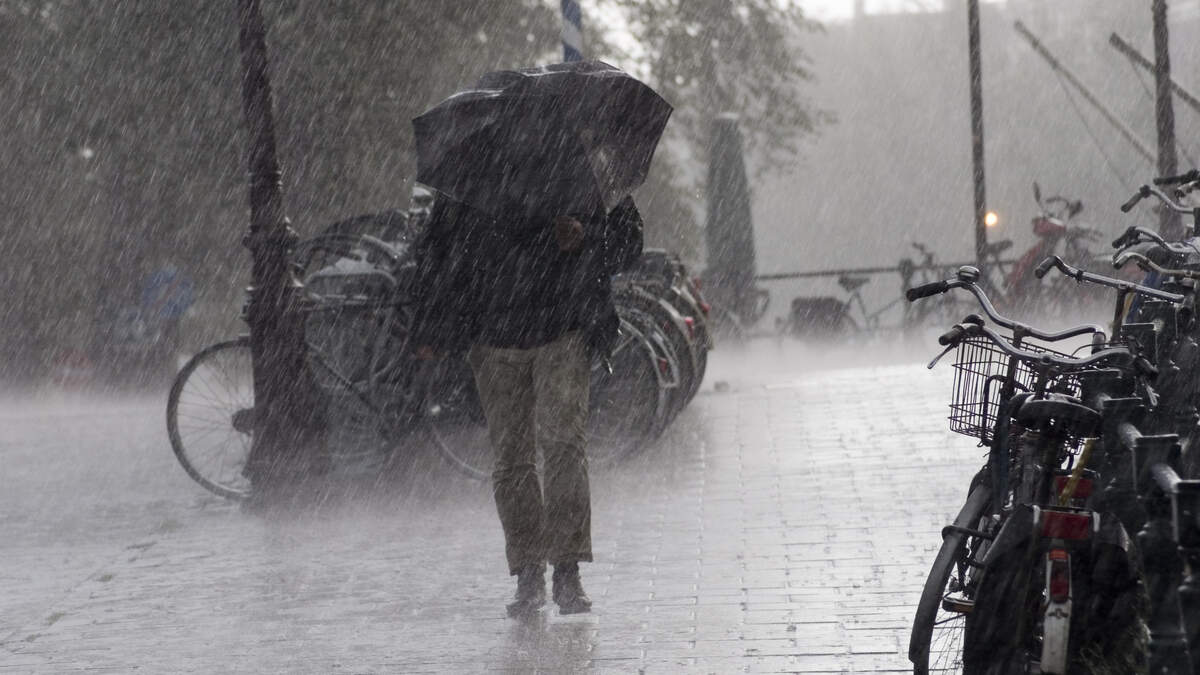 Het zonnige herfstweer van de afgelopen dagen dreigt  bruut te worden verstoord door orkaan Humberto.