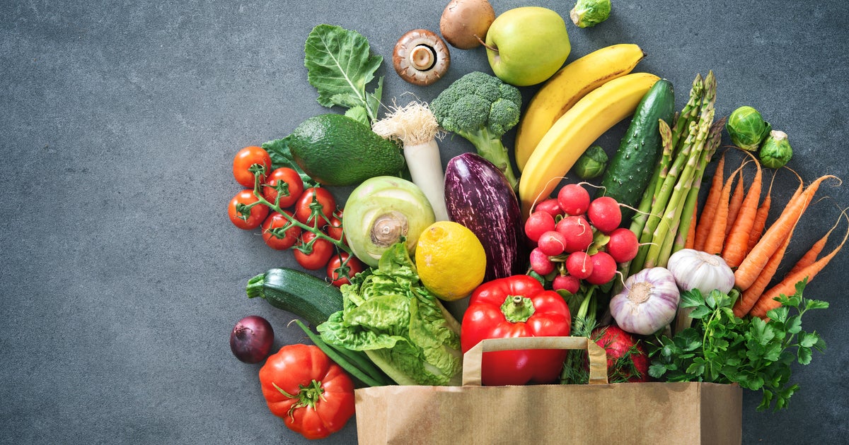 Food pantry volunteers deliver food to immigrant communities in 2 Chicago suburbs