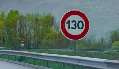 Profvoetballer met 224 kilometer per uur geflitst op Franse snelweg: ’Hij moest een vlucht halen’