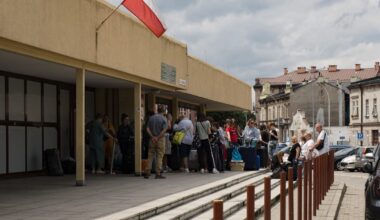 Steep influx of new Ukrainian refugees triggers backlash in Berlin and Warsaw  – POLITICO