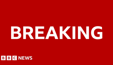 Lostprophets singer Ian Watkins dies in prison attack - BBC News