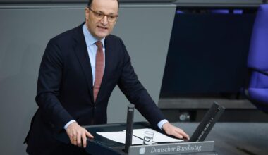 Spahn attackiert SPD-Politikerin wegen Teilnahme an Merz-Protest