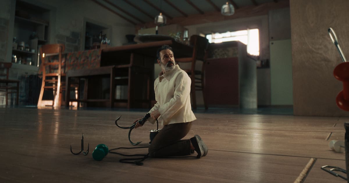 «L’Homme qui rétrécit» avec Jean Dujardin n’est pas à la hauteur - Libération