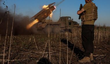 Ukraine struggling to hold eastern city of Pokrovsk, military analysts say