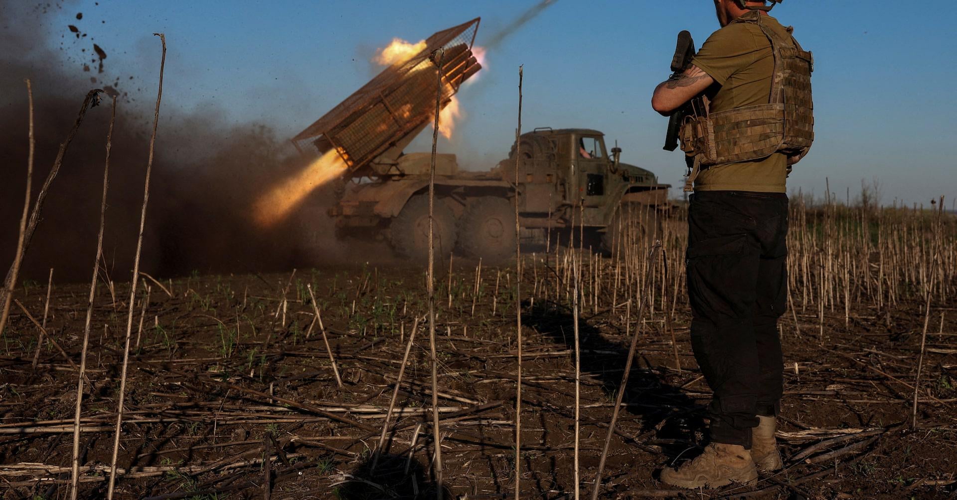 Ukraine struggling to hold eastern city of Pokrovsk, military analysts say