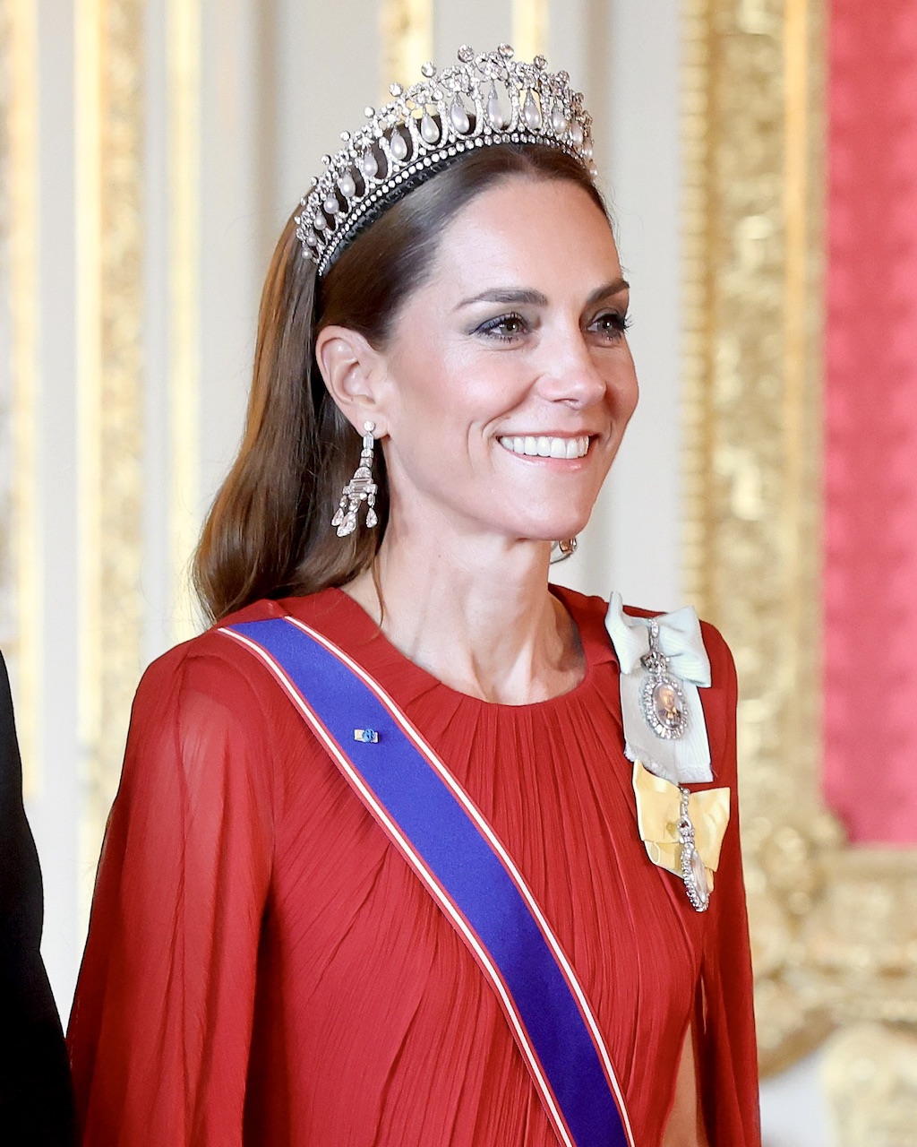 The Royal History of The Cambridge Lover's Knot Tiara 12 Kate Middleton wears the Lover's Knot Tiara during the State Banquet at Windsor Castle on July 08, 2025 in Windsor, England