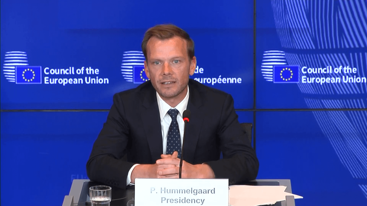 - Hvis jeg var journalist, ville jeg følge pengene, siger Hummelgaard om ophedet Chatkontrol-debat