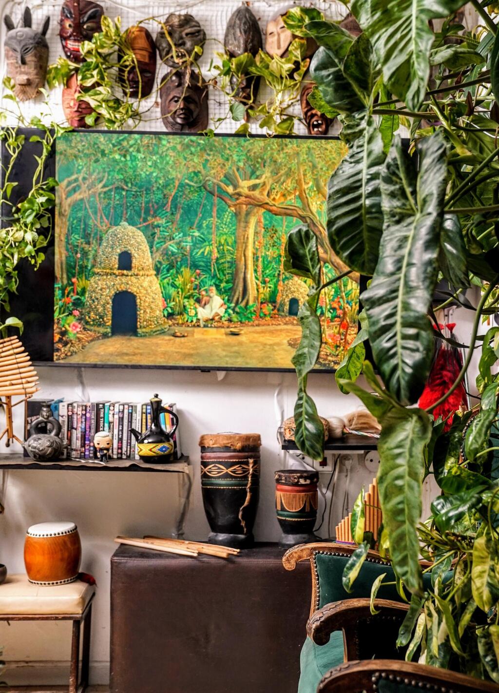 שפע של צמחים בדירה בשכונת שפירא