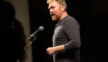 Maine Democrat running to unseat Susan Collins to stay in race after discovery of Reddit postings