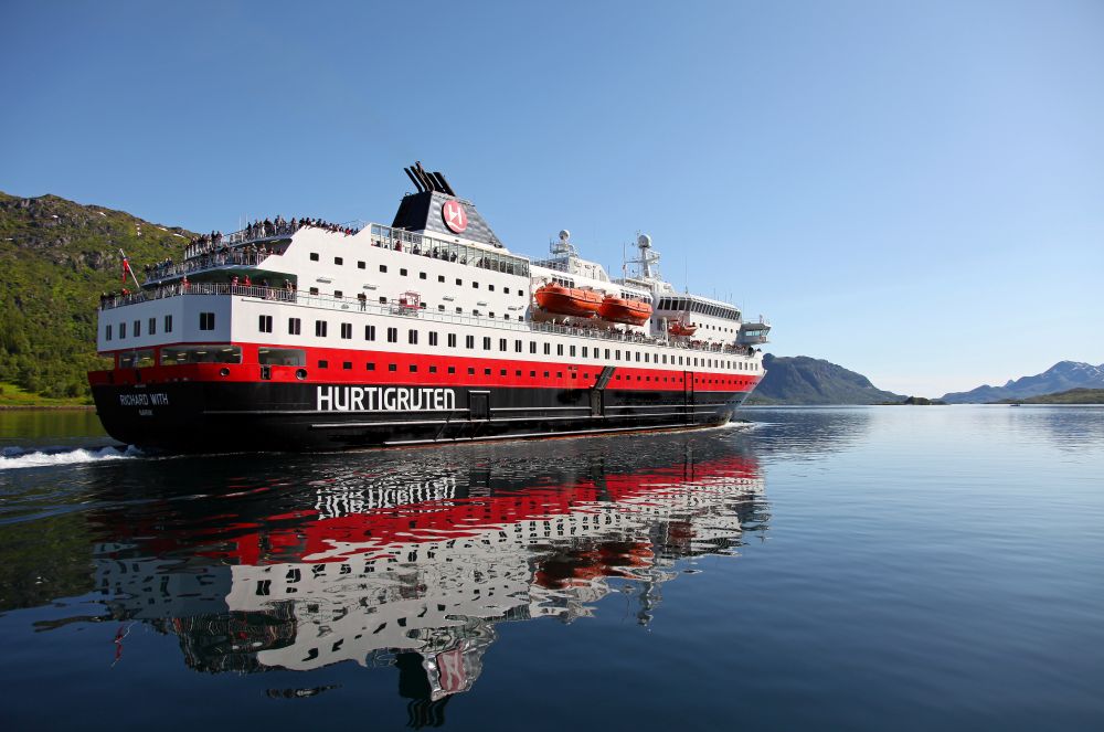 Hurtigruten Ushers In Climate-Neutral Biofuel Sailing, Promising An Eco-Friendly Future For Norway’s Tourists!