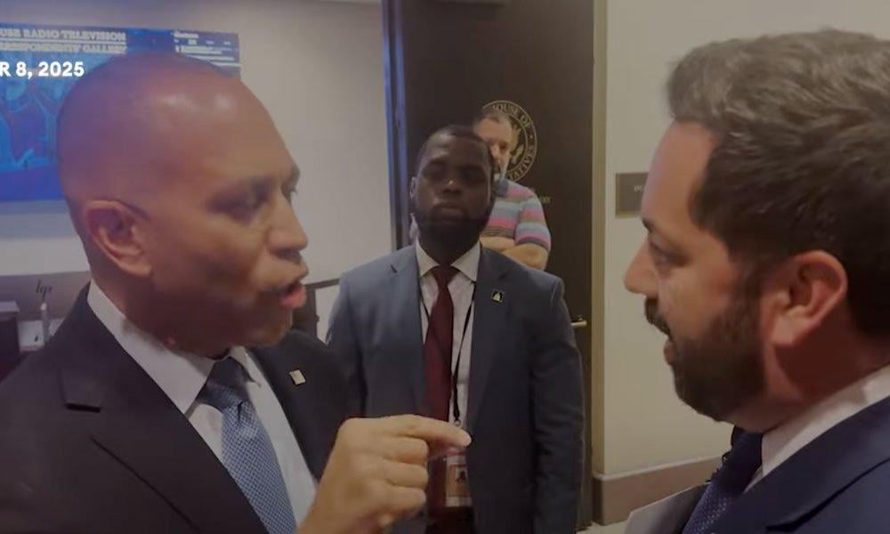 ‘You’re Not Going to Talk Over Me!’: Hakeem Jeffries Destroys GOP Rep. in Fiery Hallway Showdown