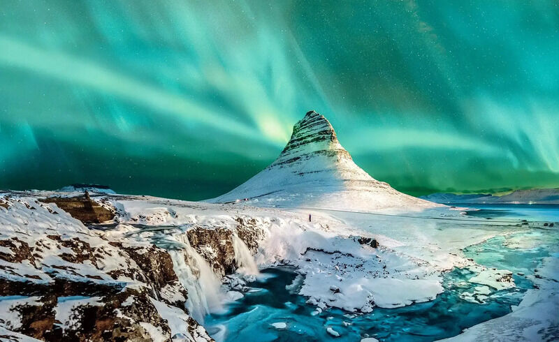 Iceland and Lapland Winter Travel Soars as Tourists Chase Northern Lights Adventure and Unique Experiences
