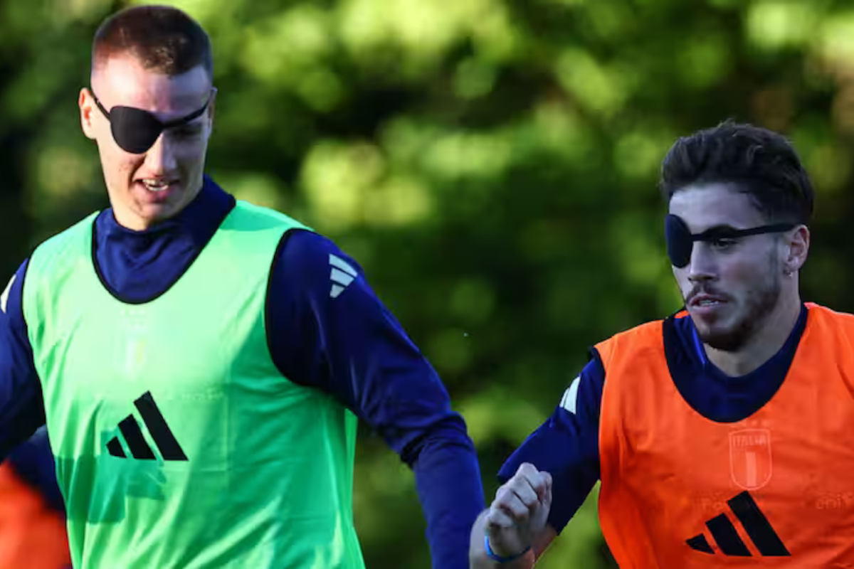 Italy Under-21 player Francesco Camarda trains wearing an eyepatch (@skysport)