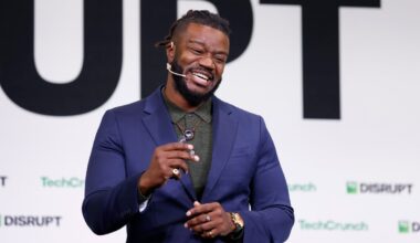 And the winner of Startup Battlefield at Disrupt 2025 is: Glīd