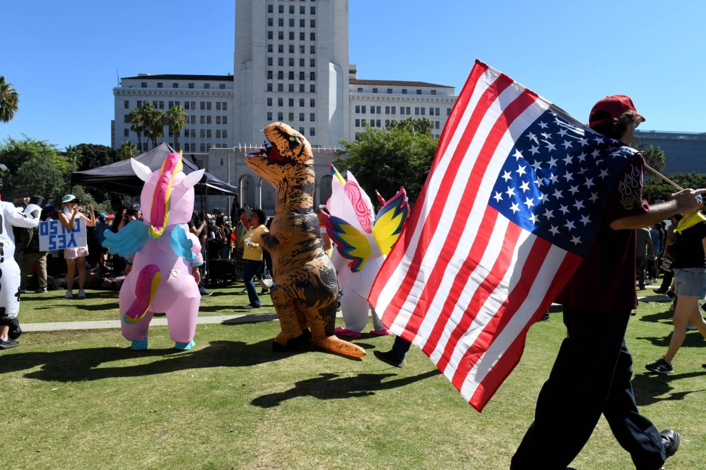 Los Angeles City Council wants more oversight over permits for parades – Daily News