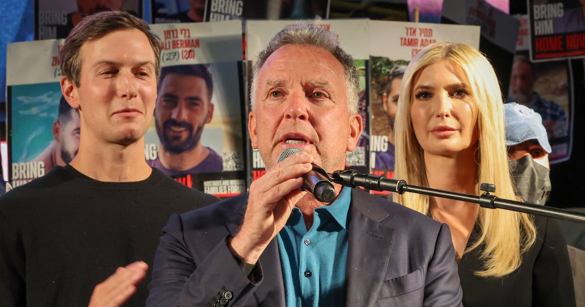 Trump Envoy Steve Witkoff Booed During Gaza Ceasefire Rally