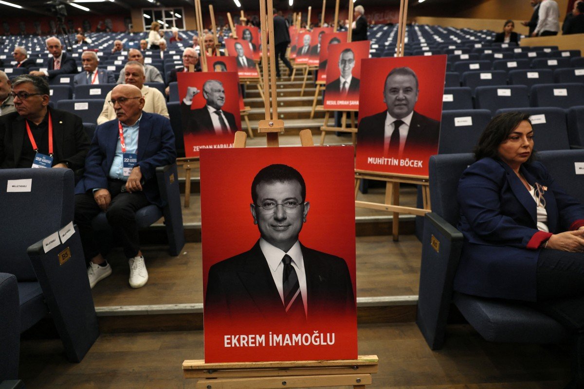 ‘Defect or be jailed’: opposition mayors face new threat in Turkey