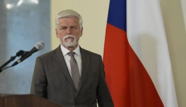 Je vtipné sledovat jak se ti co tleskali Zemanovi dneska hroutí že si Pavel dovoluje mít jakýkoli vliv na skládání vlády :D